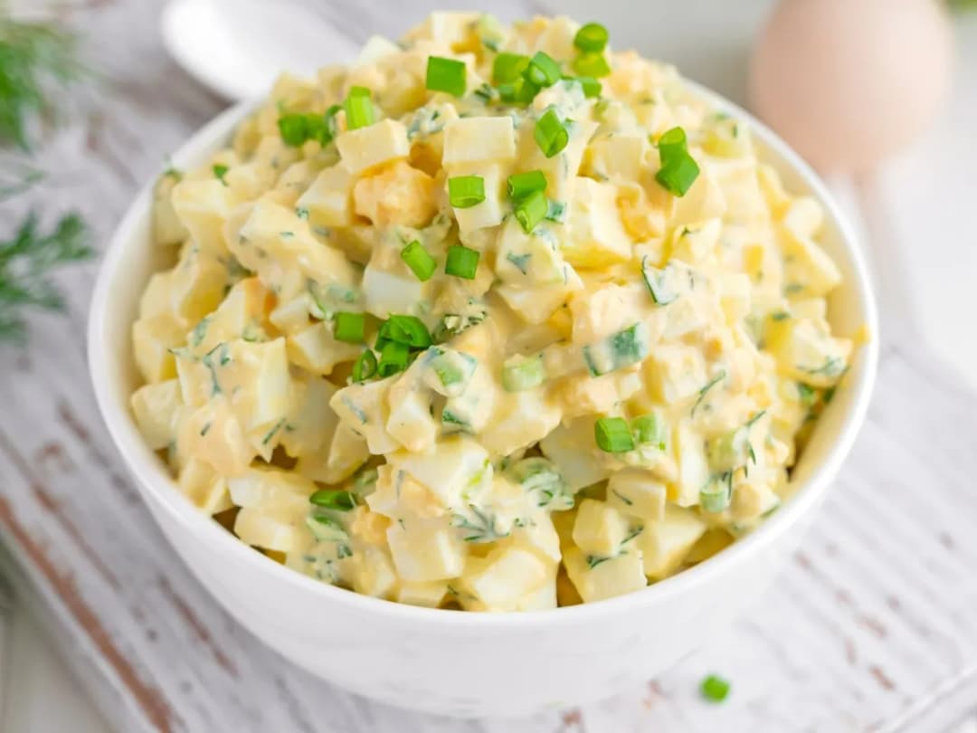 Jak zrobić sałatkę jajeczną w 10 minut - proste przepisy i wskazówki