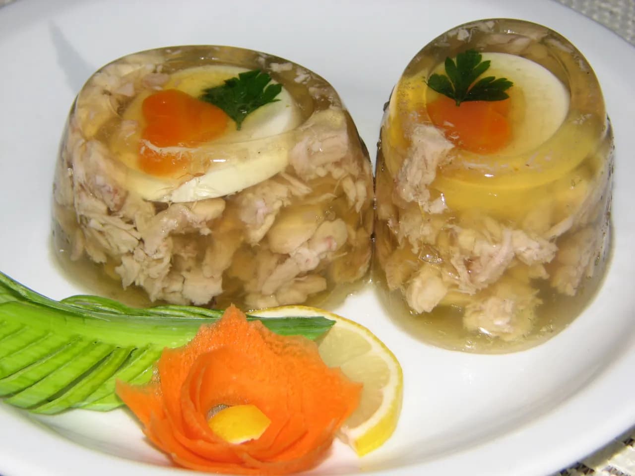 Jak zrobić galaretkę z kurczaka - prosta receptura na wyjątkowe danie