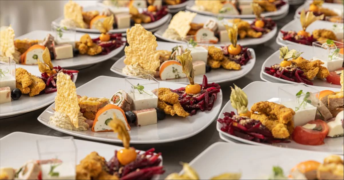 Ile można zarobić na cateringu? Przykłady i czynniki wpływające na zyski